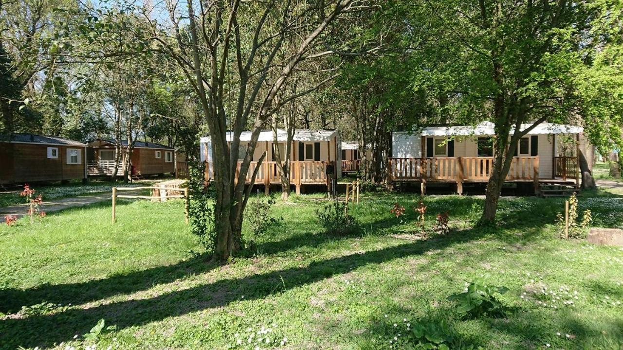 Camping Du Lion Bourg-Saint-Andéol Exteriér fotografie