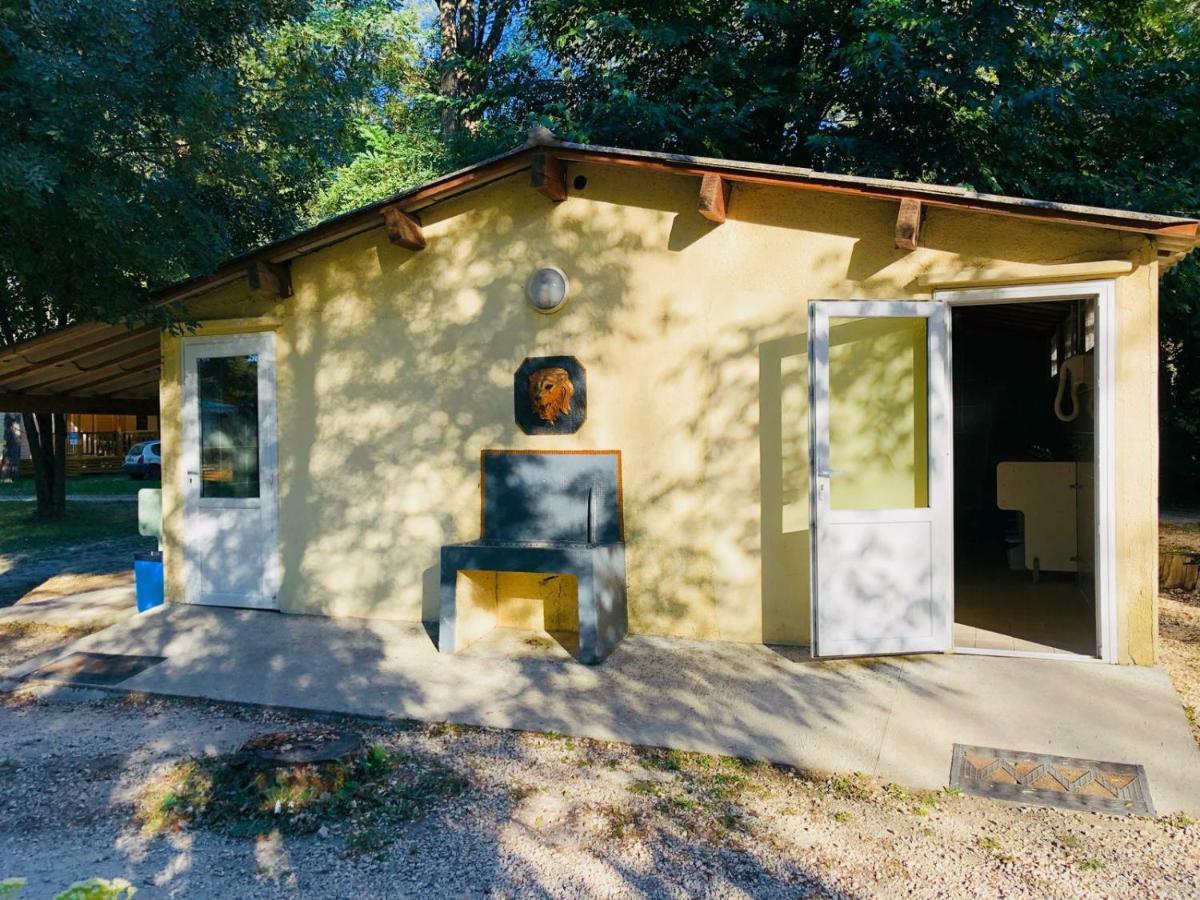 Camping Du Lion Bourg-Saint-Andéol Exteriér fotografie